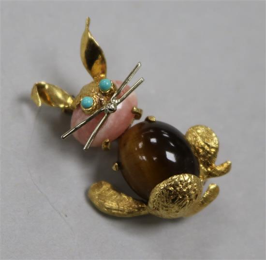 An 18ct gold and quartz and turquoise style set novelty brooch, modelled as a rabbit, 29mm.